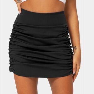 HALARA Black Ruched Mini Skirt
